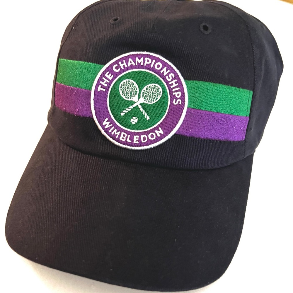 NWT 2022 Wilmbledon Champ. Logo Hat Navy
- One size
- Adj strap side closure